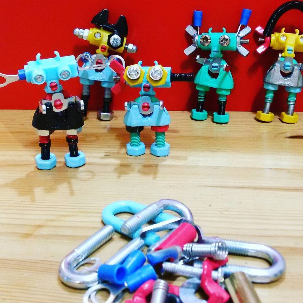 Otherbots's tweet photo. זה מה שאנחנו עשינו אחר הצהריים. 
גם אתם תוכלו בחול המועד פסח.
כל הפרטים בקרוב בבלוג שלי.

#theoffbits #theoffbits_w… https://t.co/rdl541jkjZ