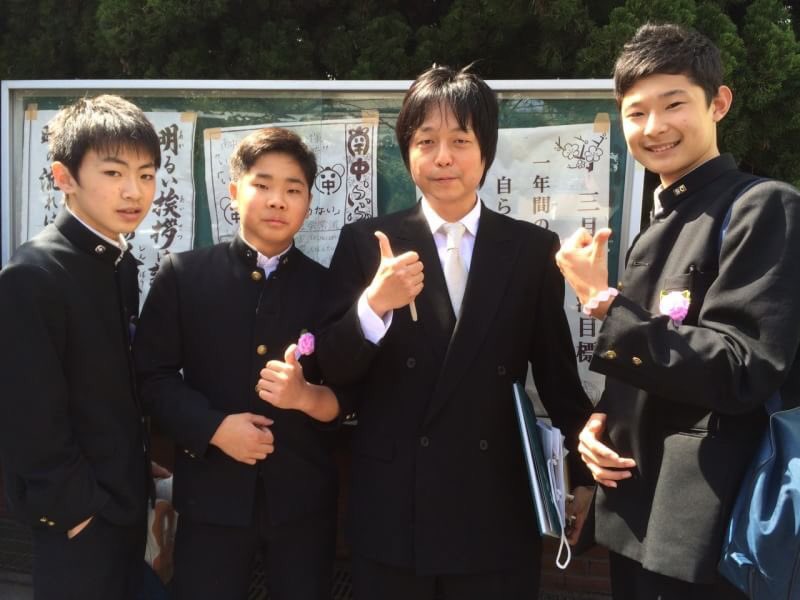 MiyamotoOk's tweet photo. あっという間の三年間だったなー！！みんなありがとう！絶対に忘れんぞ！つかも北海道に行っても頑張って甲子園で会おう！わらもし俺が甲子園でたらテレビで探してね！ https://t.co/2WJFAV4VS7