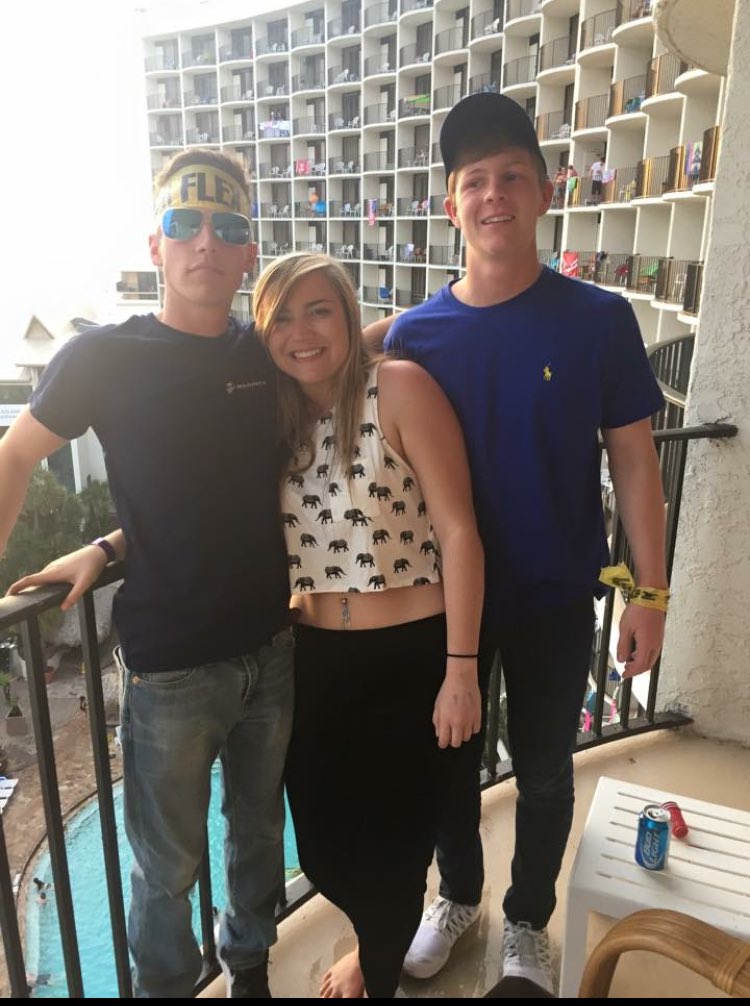 Cass859's tweet photo. Happy Birthday @dyljones33 !!!!! ☺️☀️ https://t.co/LOdD4HtQKx