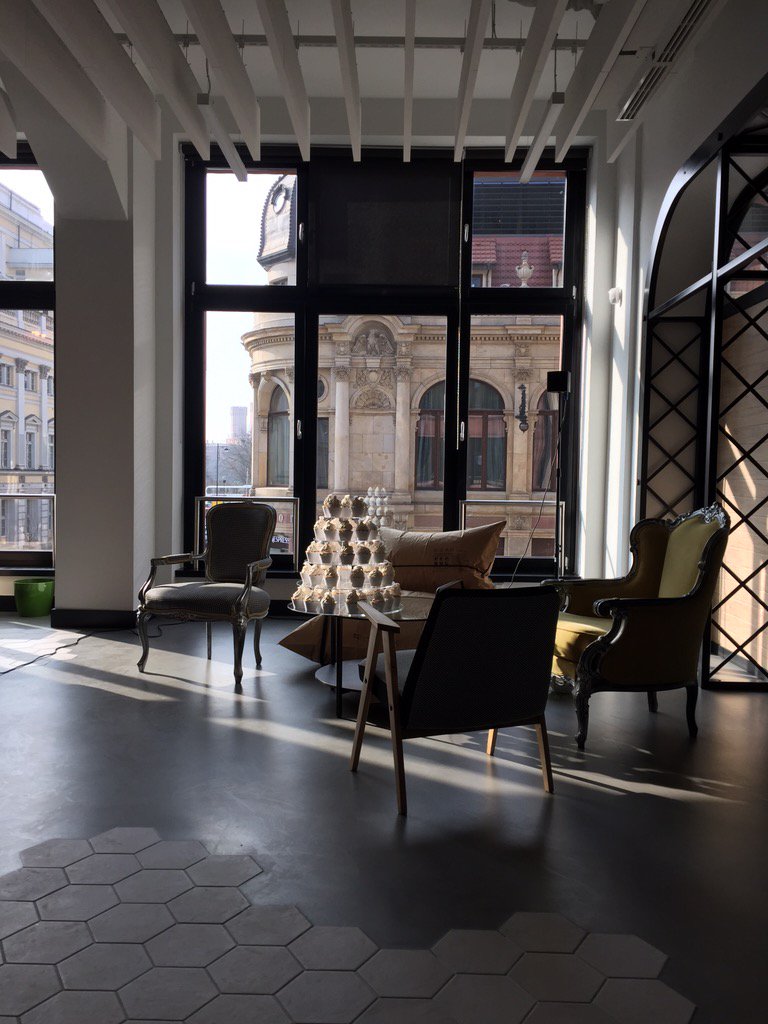 opera_pl's tweet image. Trwają przygotowania do dzisiejszego otwarcia naszego nowego biura #OdpalamyOperę