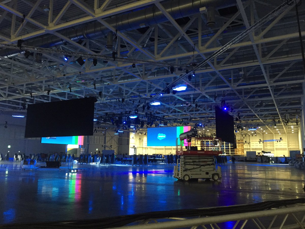 What an amazing, incredible week! Thanks everyone! #fanta4 #SalesforceTour #CeBIT2016