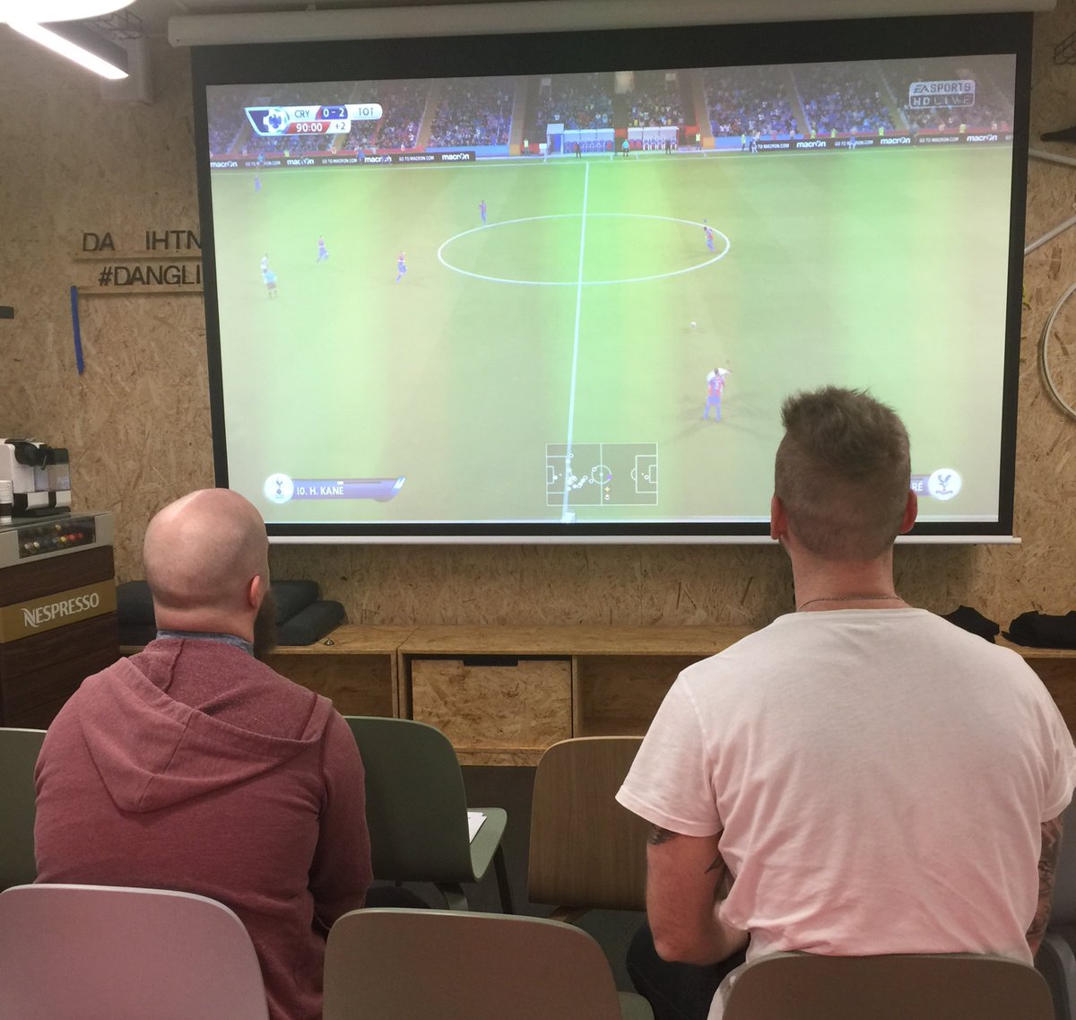 iProspectFin's tweet photo. Neuvotteluhuoneet otetaan hyötykäyttöön kun työaika päättyy 😜⚽️🕹 #DANperhe #pleikkari #perjantai #tgif https://t.co/WevR0Yz4Yd