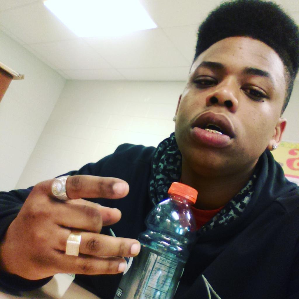 Shank_skTNBTF's tweet photo. Young Dope Boy!💪🆓MA DAD!💯 https://t.co/Am4uyyk9DR