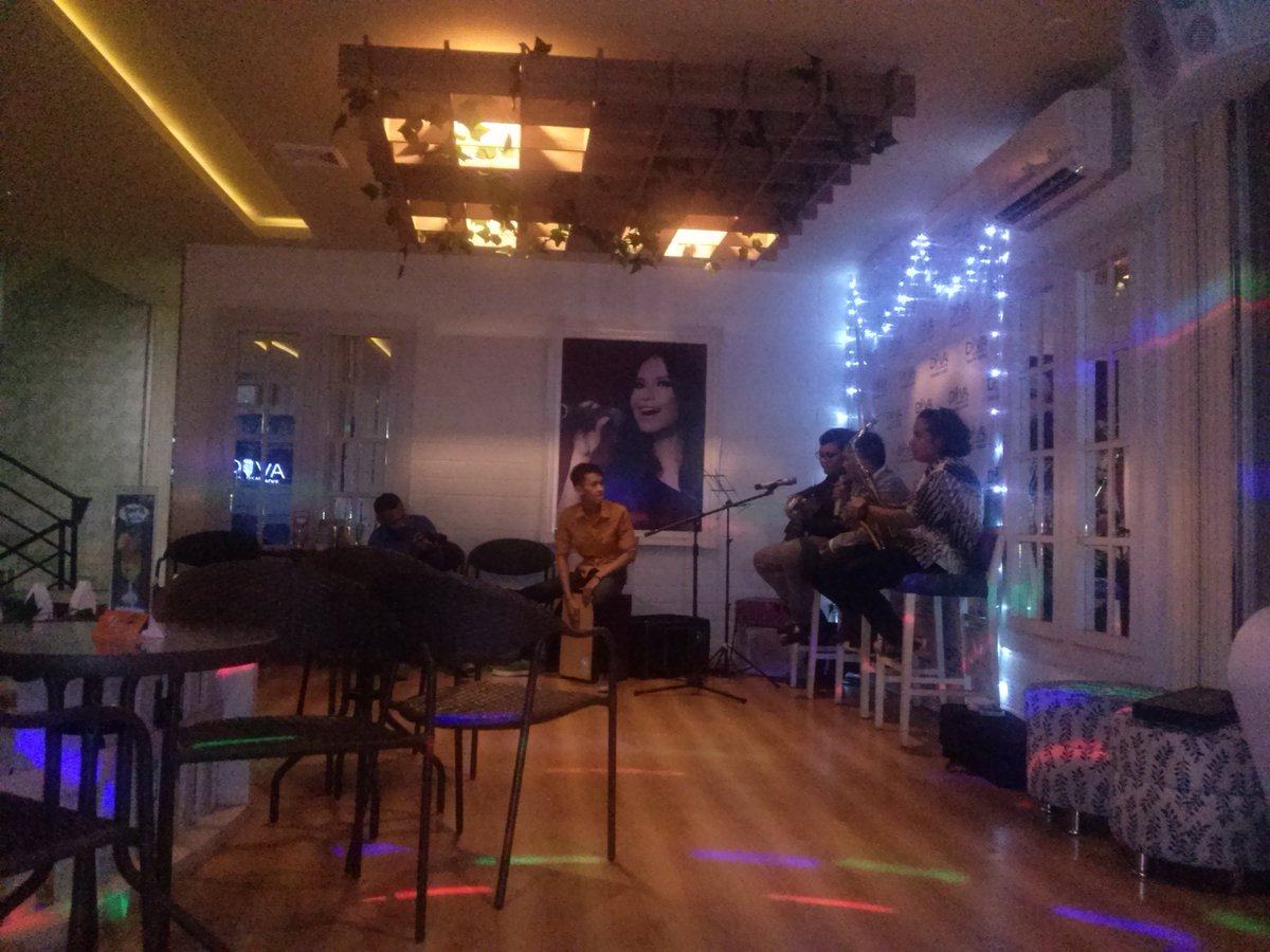 Selamat malam Diva Lovers!
Yuk sambil nunggu masuk room, kita akustikan bareng Divakustik :)