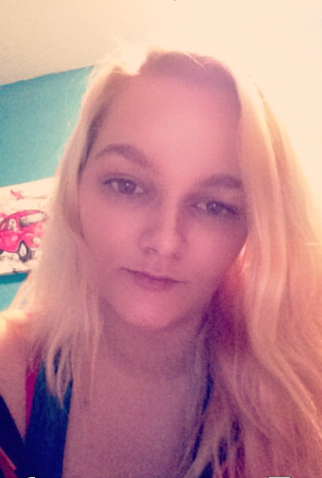 I may be ugly but Oh wel! I hardly put make-up on cause I think it ruins your skin #RandomMood