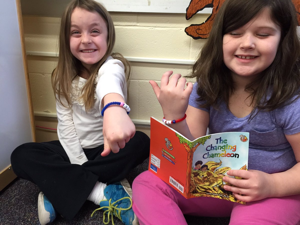 MrFarleyAD's tweet photo. We made retelling bracelets today in #iLearn. After we read, we use them to help us remember the important events! https://t.co/rnDCIFCYeX