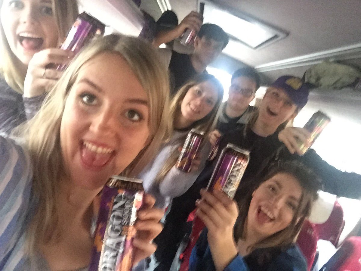 LivSnow's tweet photo. Pardy bus to Andorra💃🏻💃🏻💃🏻 @dragon_soop https://t.co/Kjb2SG1c1B