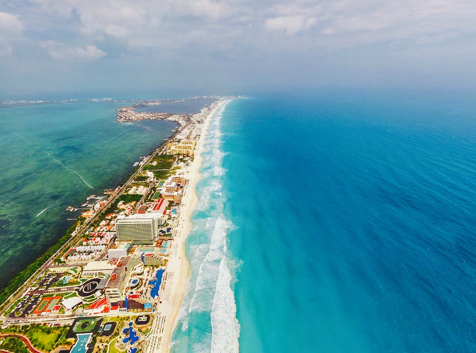 rembertoestrada's tweet photo. Qué este día sea espectacular para todos ustedes amigas y amigos, como nuestro #Cancún #BuenViernes https://t.co/dxdlTmpbRA