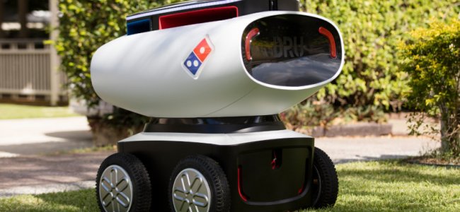 mouv's tweet photo. Un robot livreur de pizza ? C'est pour bientôt => https://t.co/1pmnIWUhiv
#DominosMeRobo https://t.co/hEpe2MWxsR