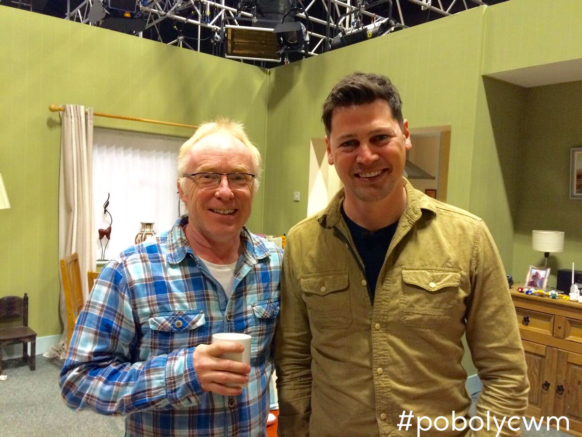 pobolycwm's tweet photo. Gwyliwch 'Mark ni' Arwyn Davies @SgrinSam gyda @MrAlunWilliams HENO 10.30 @S4C Interview with Arwyn Davies https://t.co/nQSEnf8Hgy