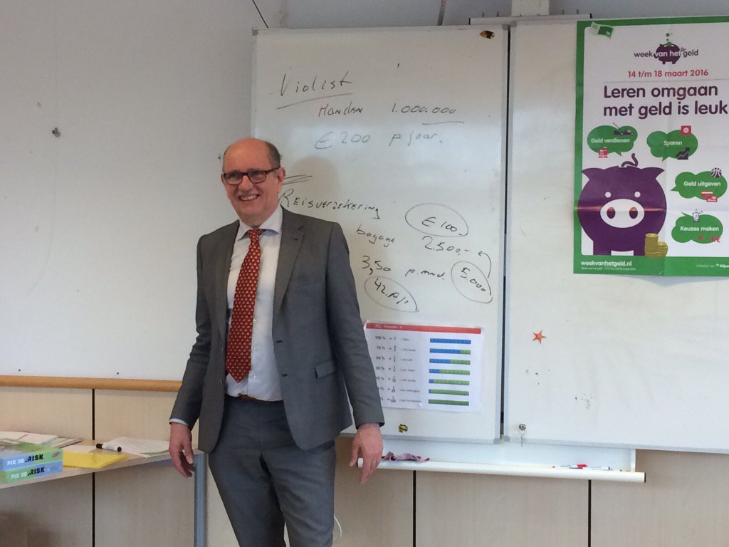 JaapOudijk's tweet photo. Weer leuke en verrassende vragen bij 2 lessen op @julianaschool_ tijdens @Weekvanhetgeld Graag gedaan @Generali_NL https://t.co/nrmYJxzUns