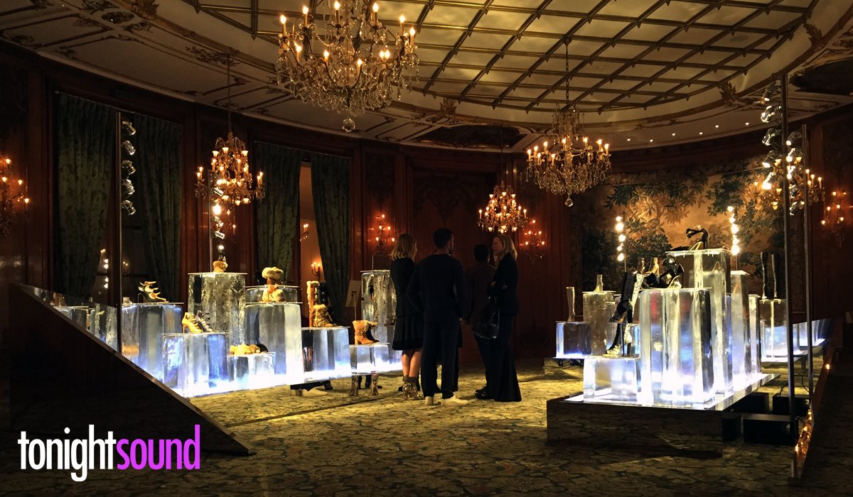 tonightsound's tweet photo. Réalisation du #décor miroir pour la présentation #AlexandreBirman au #LeBristol #pfw #AW16 https://t.co/4WZpNEUd9z https://t.co/Ral5dmAQKs
