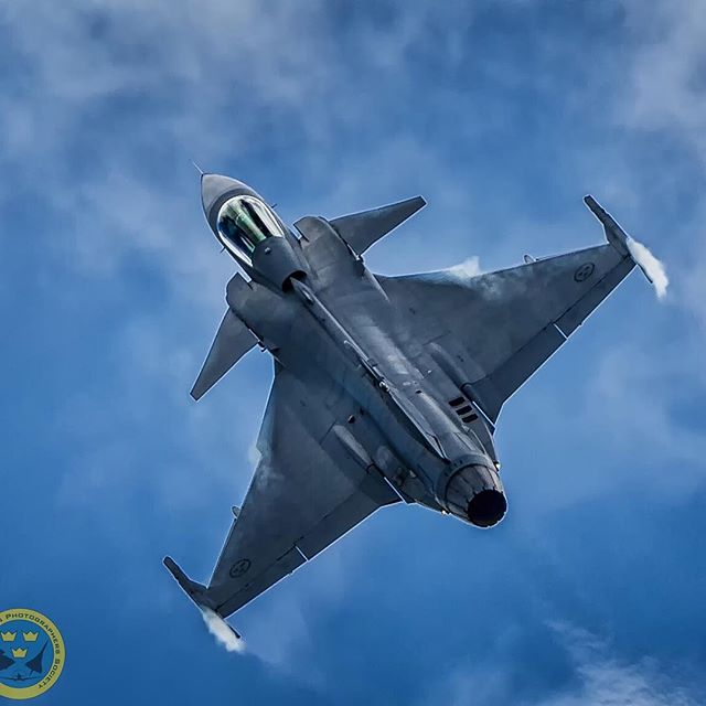 Saab on "The #Saabinthesky image of week and #Gripen whishes you a weekend. Photo: Jörgen Nilsson #airforce https://t.co/TCWggOgY5p" / X