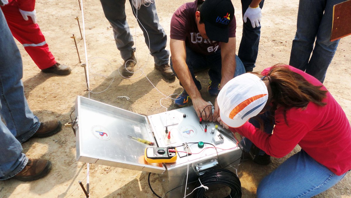 fundacioninzit's tweet photo. Investigadores y técnicos del @fundacioninzit reciben curso para operar Georesistivimetro.
#cienciaytecnología https://t.co/ki7gsTiIB8