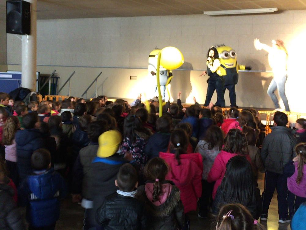 AMPA_Sant_Josep's tweet image. Els mes petits disfrutant de l'espectacle dels Minions subvencionat per l'AMPA