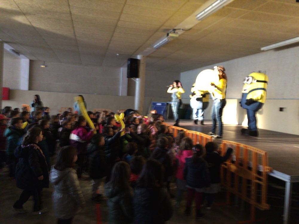 AMPA_Sant_Josep's tweet image. Els mes petits disfrutant de l'espectacle dels Minions subvencionat per l'AMPA