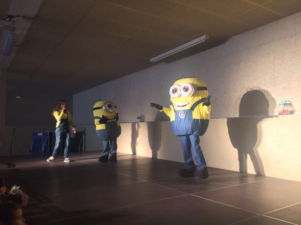 AMPA_Sant_Josep's tweet image. Els mes petits disfrutant de l'espectacle dels Minions subvencionat per l'AMPA