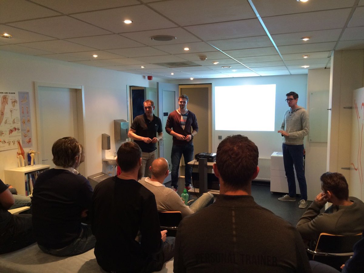 Benjamin13Bos's tweet photo. #Inspirerend, M Praamsma en C Hattink presenteren #scriptie "ketenproblematiek #Splash fysiotherapie van Breestraat https://t.co/1IaMeBnoYl