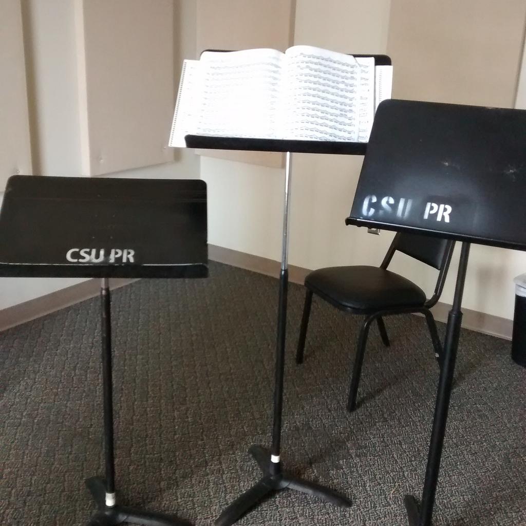 minimal_muse's tweet photo. Three stands and a chair in a practice room! I'm rich! https://t.co/6fzx1kvPpQ