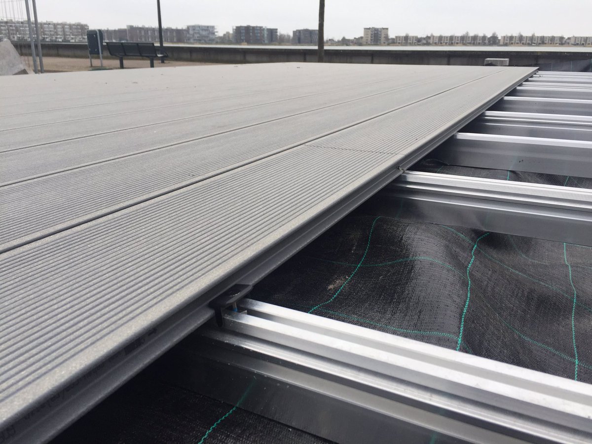 ArendFerdi's tweet photo. Deze week aanleg #terras #Bergen op Zoom met de #aslon onderconstructie vrije overspanning 1 mtr open voor #Pasen https://t.co/qXjZtlhoUD