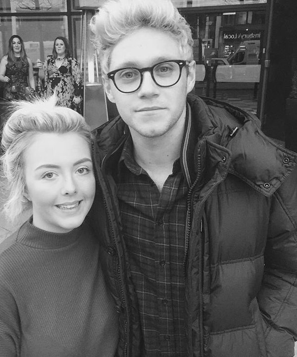 JoshEmoji's tweet image. No dejo de observar a Niall