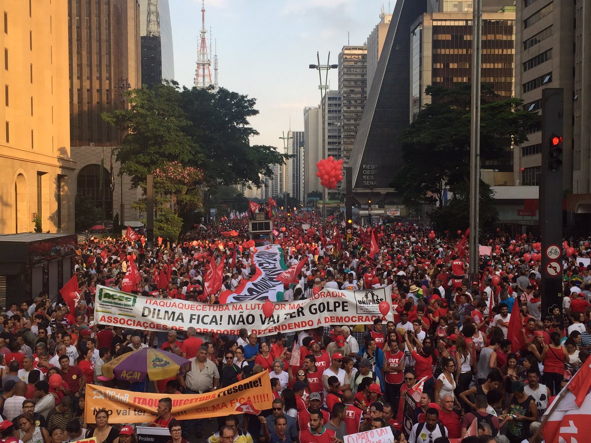 inst_lula's tweet photo. Avenida Paulista, agora, tomada pelos manifestantes

#VemPraDemocracia https://t.co/LiyL3WNpno