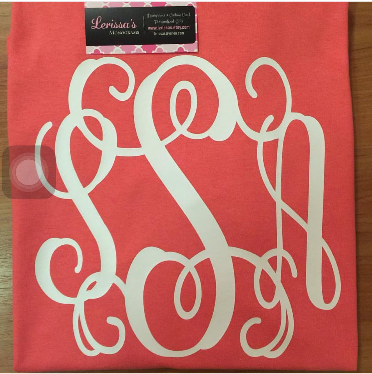 This peach shirt is perfect for spring! Check it out in the link!👗🌞