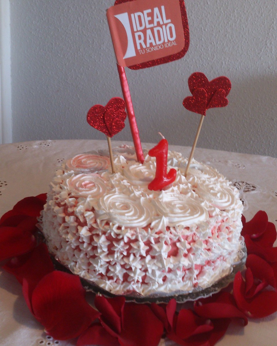 idealradiofm's tweet photo. #IdealRadio https://t.co/pVVnGQMo3e festeja su 1er aniversario con esta riquísima tarta x Cortesía de #LovingCook. https://t.co/TaP23mfqbB