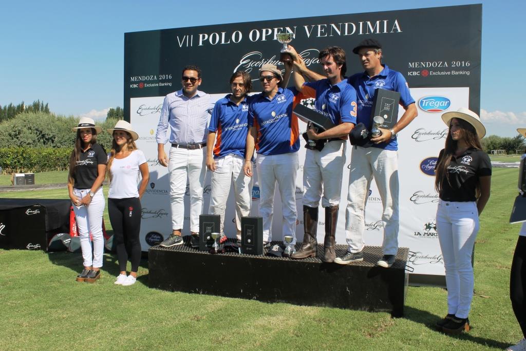 lamartinamza's tweet photo. Ya pueden ver en nuestra fanpage las fotos del #PoloOpen realizado junto a @Escorihuelag https://t.co/cWDY6zAGNE https://t.co/6wZI7uetOy