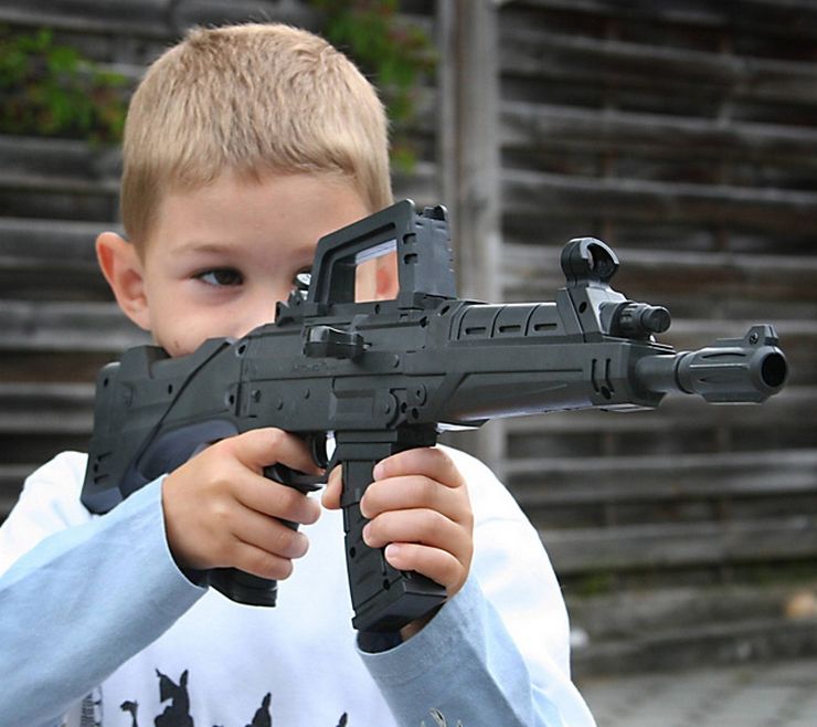 melolmate's tweet photo. @Hosensohn Deine Colt 1991 ist echt cute Oma! Aber ich pwne dich ez mit meinen guns! https://t.co/pahhZGpkUr