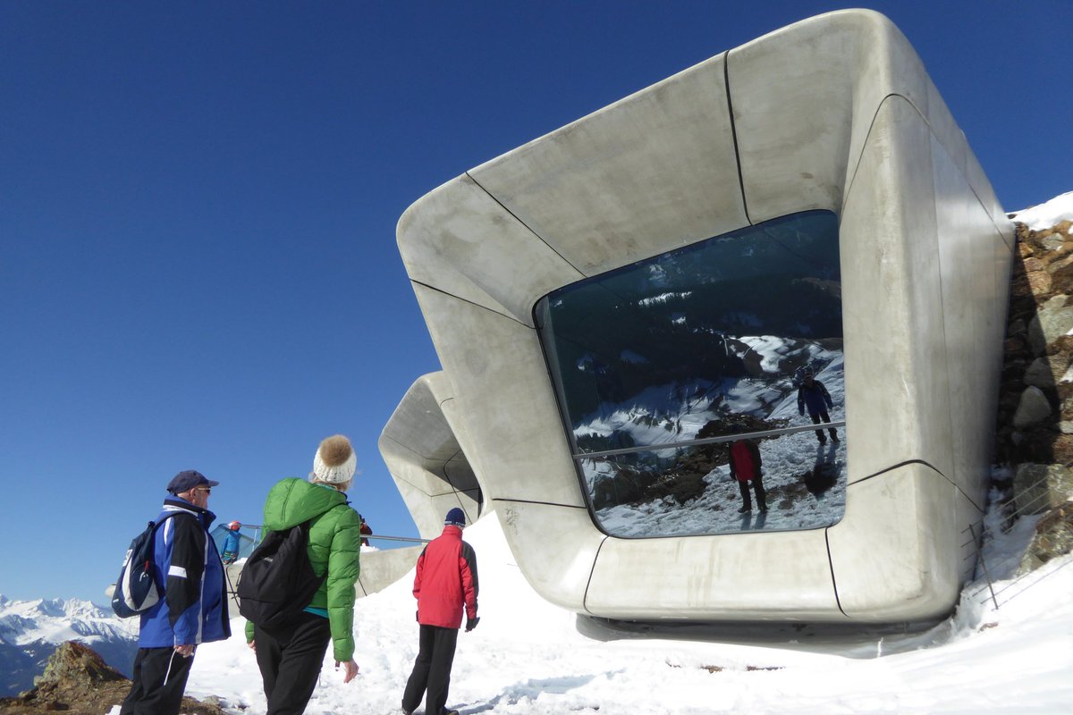 reisebloggerin's tweet photo. Moderne Architektur am Kronplatz, mir gefällts! #prmup #zahahadid #messnermuseum #corones https://t.co/9BbfQfPcTD