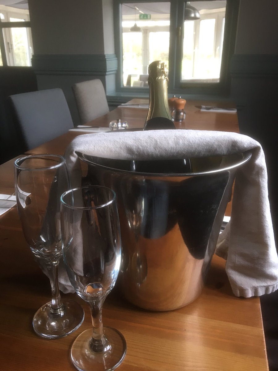 CrosskeysWanbor's tweet image. It's Friday...which means a bottle of bubbles for £15.....