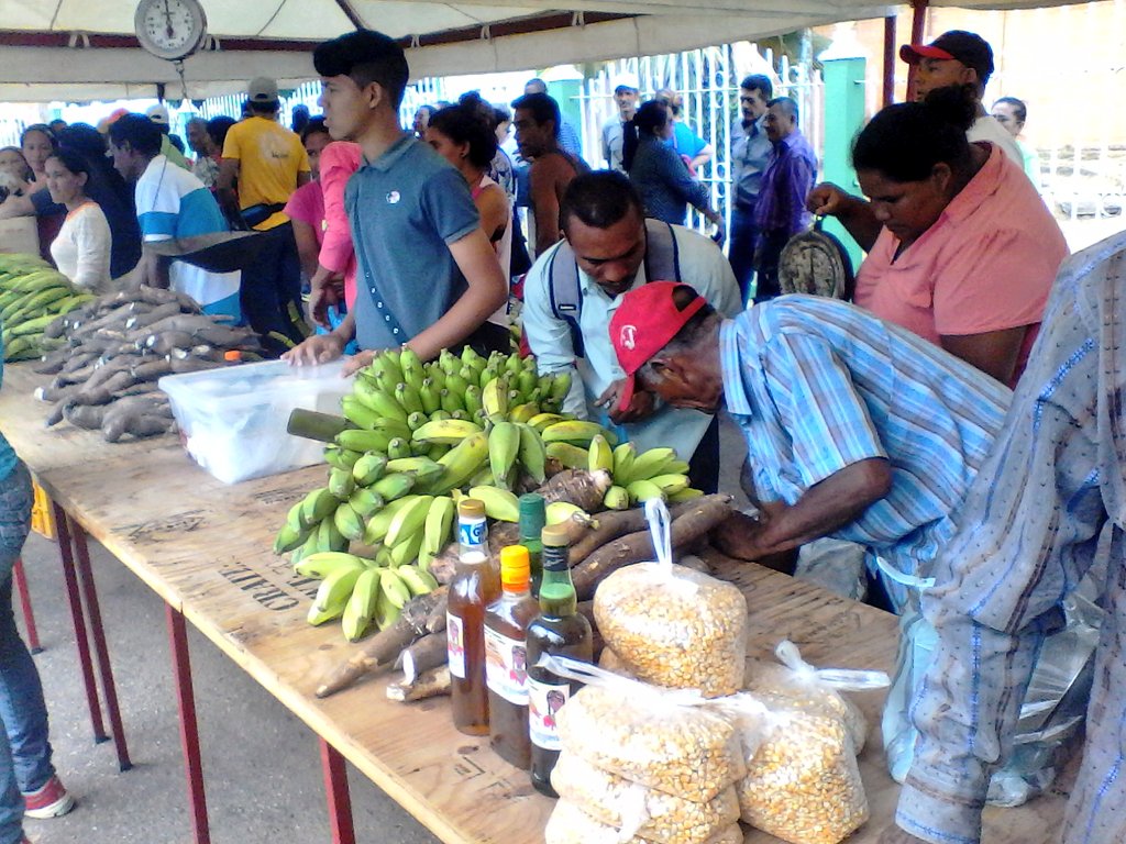 djdavid_'s tweet image. #ElProf @pedrompsuv realizó Mercado Campesino con venta #Pescado #AlcaldíaGuanipa #ConPedroMartinezElPuebloGobierna