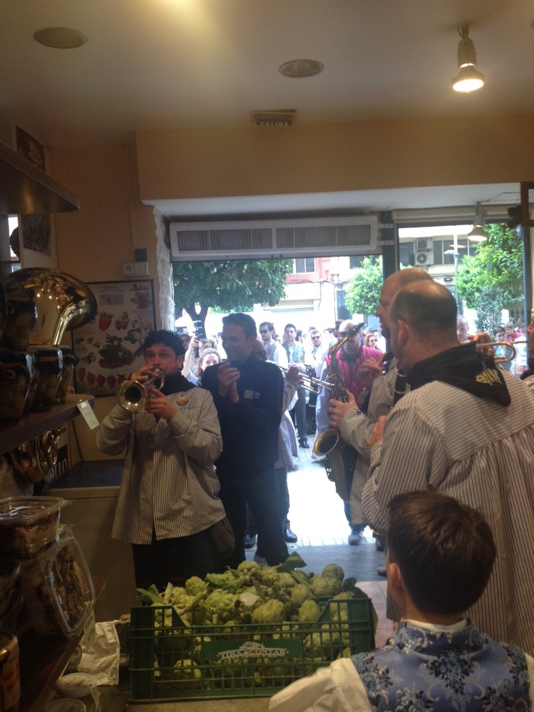 FGALLERA's tweet photo. En #FrutasClara #LaQueHasLiaoGallito https://t.co/1HnyDVluo8