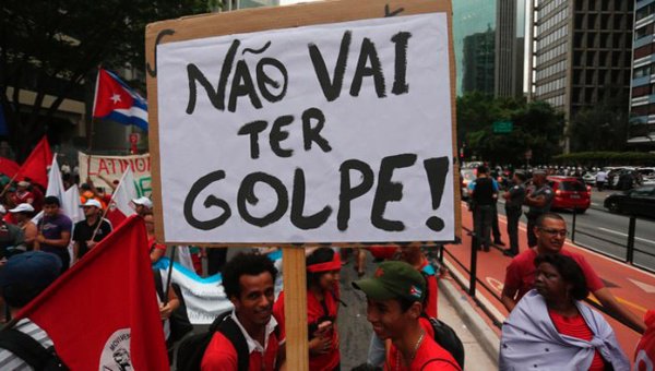 teleSURtv's tweet photo. Movimientos argentinos se solidarizan con Dilma y Lula da silva https://t.co/hBydBASdeU #VemPraDemocracia https://t.co/hsoldSEYdk