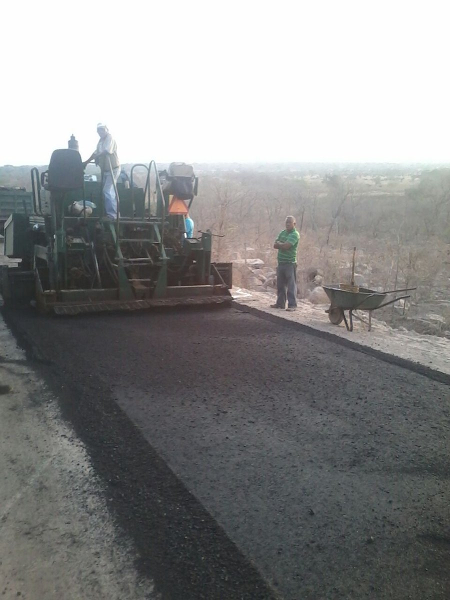 ForoC_COJ's tweet photo. EN COJEDES: MINPPTTOP HA COLOCADO 3500 TON DE ASFALTO EN LA #T008 VIA EL BAUL (LA LEONA Y LA CRUZ) @CIUDADCOJEDES https://t.co/5zkYNIcTHl