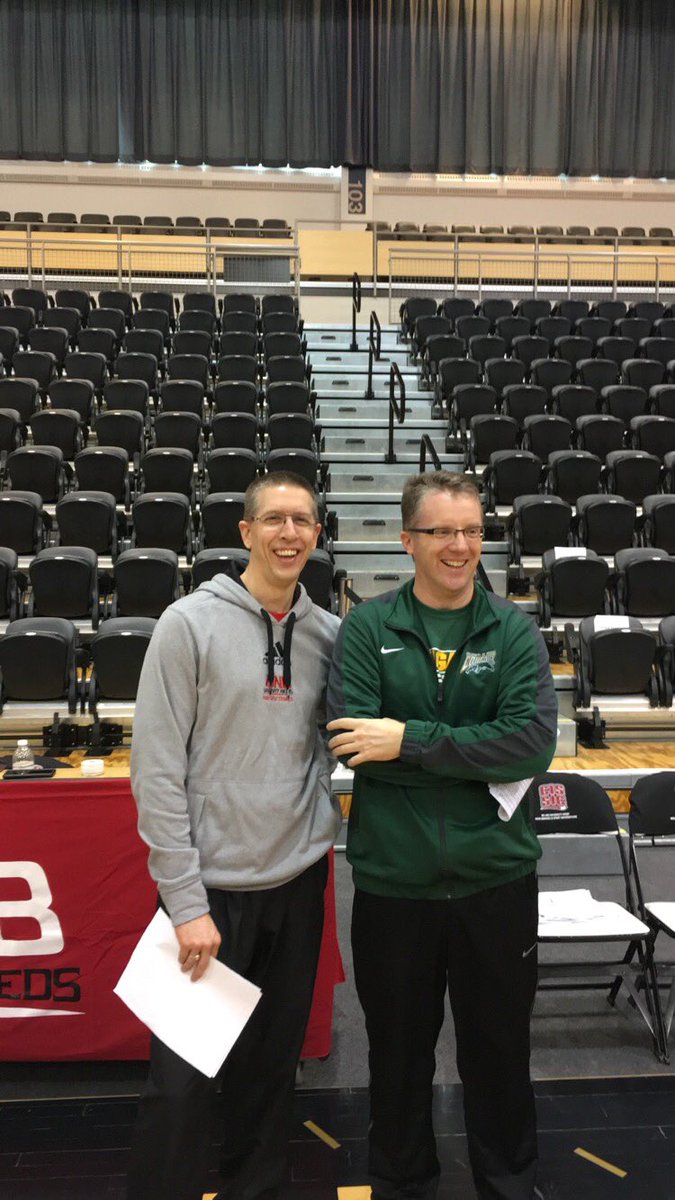 leddy_14's tweet image. Commence the Battle of Old Regina versus New Regina #speedyvstaylor #CISFinal8 @pepsispeedy @RegCougarCoach