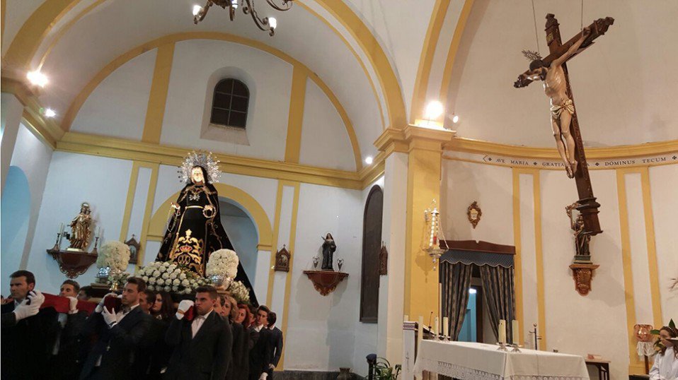 AhoraGranada's tweet photo. #AhoraCofradías | Devoción en la histórica salida de la Virgen de Dolores de Fuente Vaqueros https://t.co/mVSr1QWEzk https://t.co/SB26QfmaPf