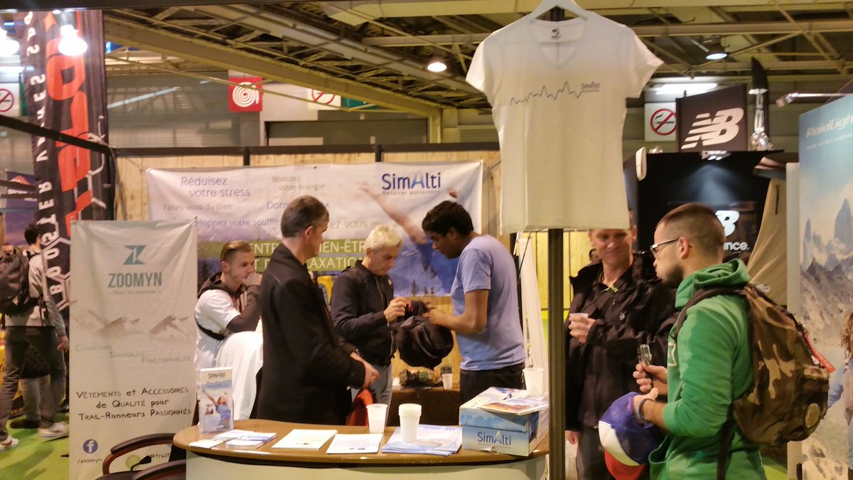 SPOTLIGHT250's tweet photo. #apero @Zoomyn sur le stand de @SimAltiParis Avec @rosenbaum_david et d'autres... #innovation https://t.co/lg9eChHquB