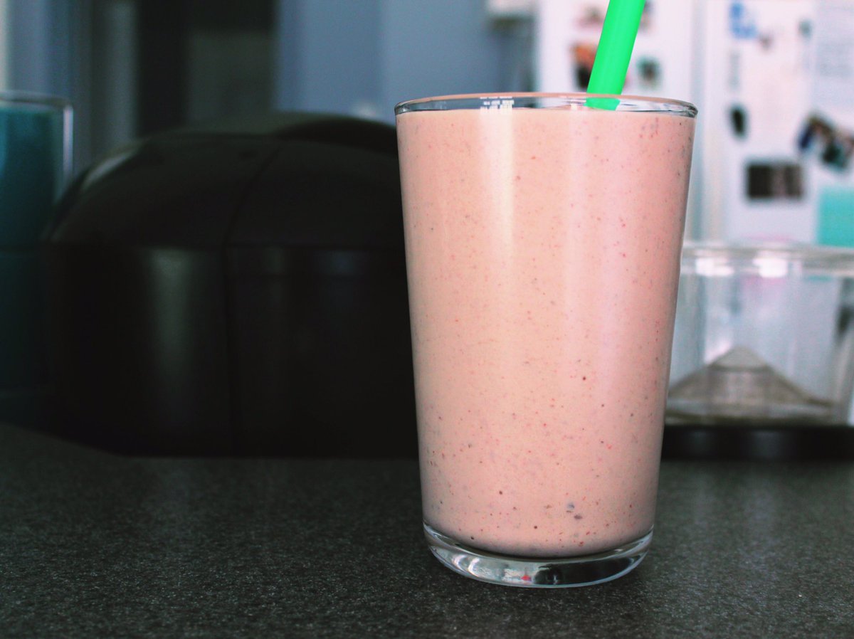 QuintHealth's tweet photo. What's your take on #smoothies? I have been LOVING them lately! Easy way to get nutrients during the day 👌 https://t.co/eLhmMlD6kZ
