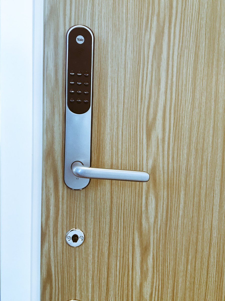 OyvindRein's tweet photo. ...det går an å kombinere Yale Doorman med våre #sikkerhetsdører #daloc https://t.co/LpOCOPbCAk
