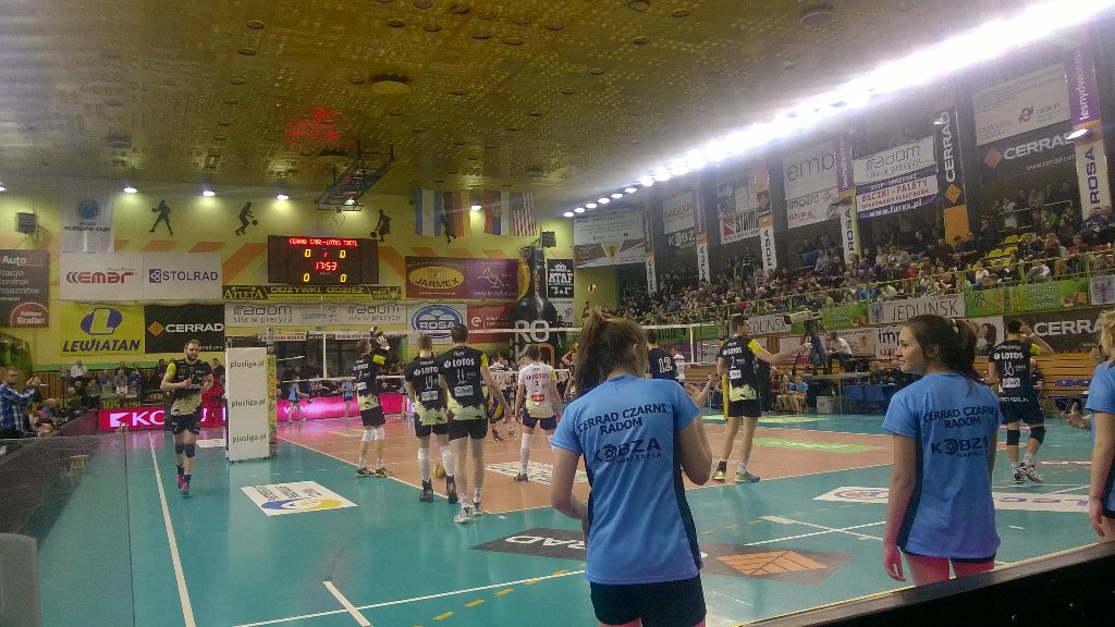 KowalczykEdyta's tweet photo. Dziś @LOTOS_Trefl bez Miki. Ja też odesłana na trybuny 🙉🙈 #jadom #radom https://t.co/Ph7ldFUP1U