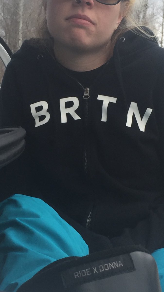 DownlowMedia's tweet photo. @burtonsnowboard , know any where I can find this sweatshirt? Or least the model name or number? Thanks! https://t.co/onkSeQ3JnR