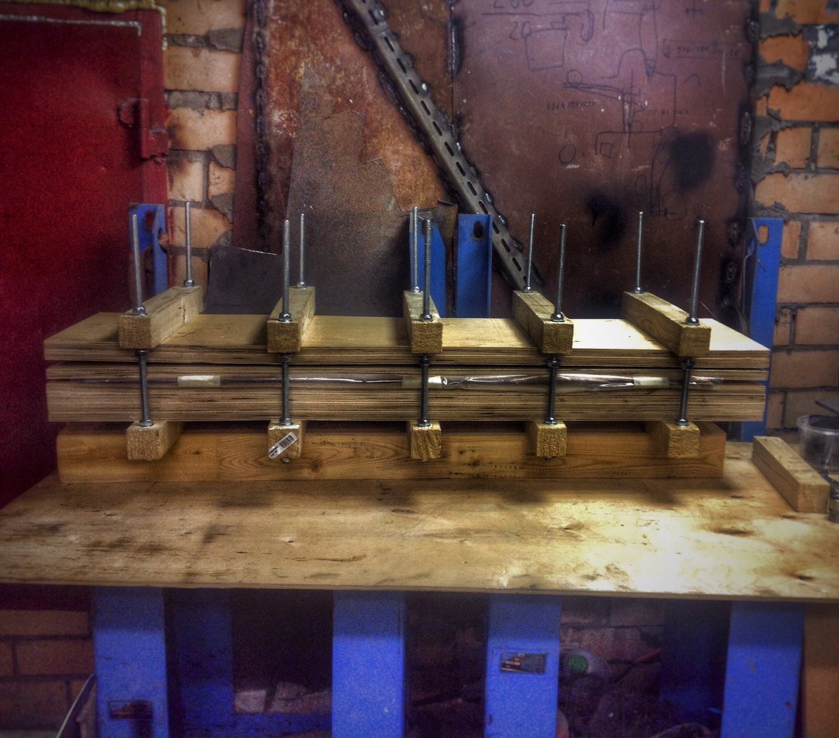 classics_69's tweet image. Склеиваем первую деку, пробуем тестим ищем  верные решения. 
#69classics #longboarding #longboardgirl #longboards