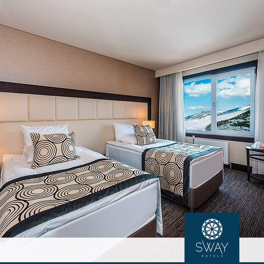 Sway’de Tatilin konforunu doyasıya çıkarın! Manzaralı en konforlu odalarımızda tatil eşliğinde rahatlayın.