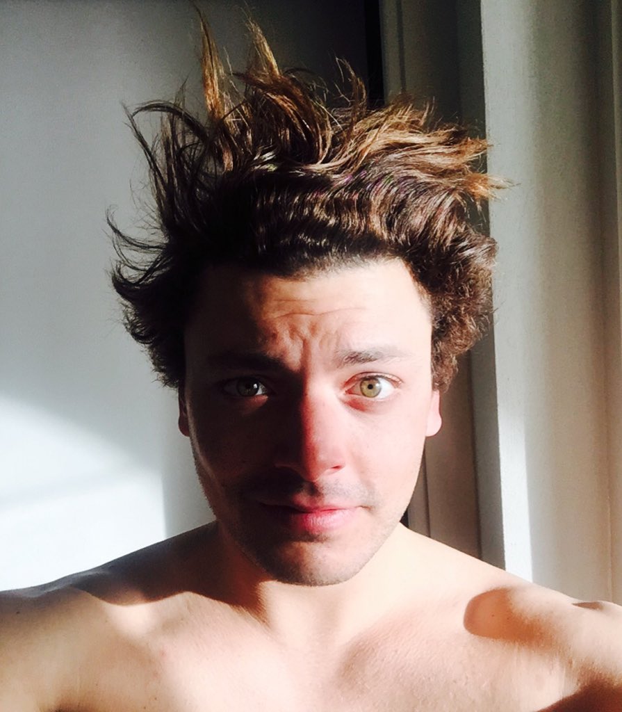 kevadamsss's tweet photo. Last Day in Chamonix ! Super Journee !! C'était trop cooool ! Merci et à tres vite ! #NextProject #Love #Sun 😁🏂🏂😘 https://t.co/Wj9KF8LgrN