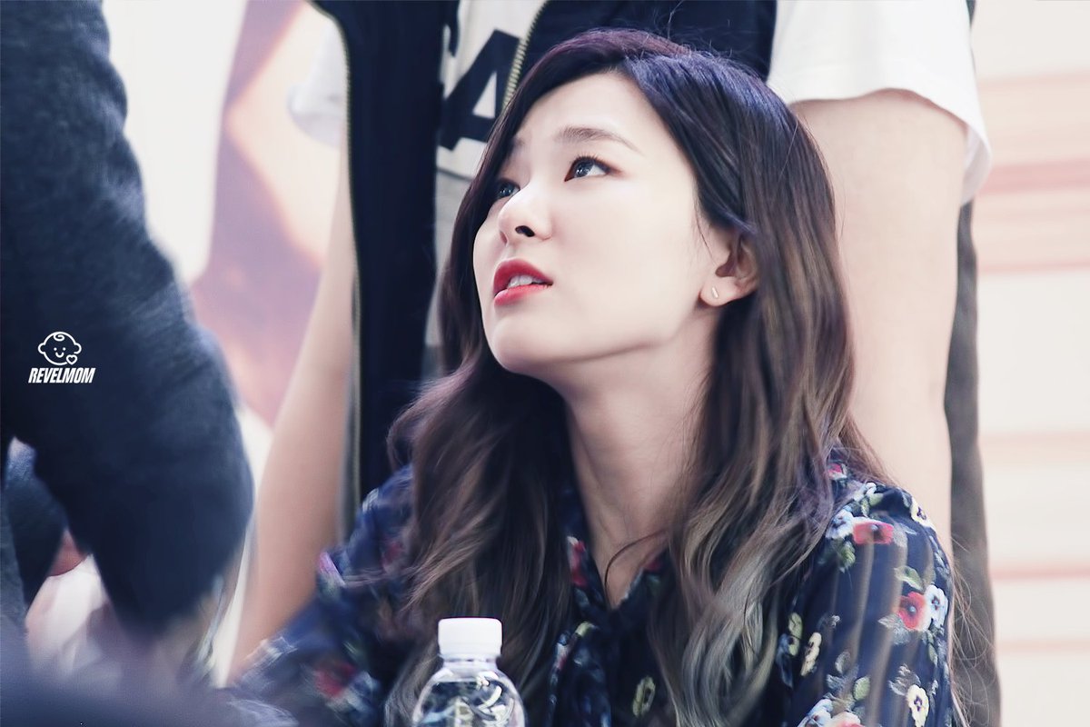 Revel_Mom's tweet photo. 160318 여의도팬싸 #슬기 #SEULGI 
https://t.co/193LjIccpO https://t.co/8jArWhM0IT
