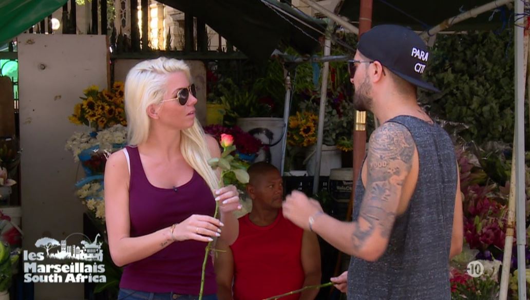 MarseillaisW9's tweet photo. Jess mène l’enquête (avec une fleur à la main)… Sa mission ? Faire avouer Antonin ! #LMSA https://t.co/wV4oh9qa1Z