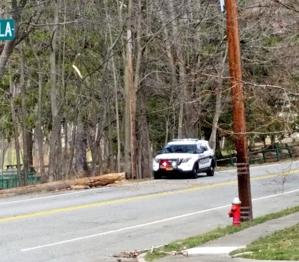 MonseyTraffic's tweet photo. Update: Has been moved cleared by Ramapo PD @RamapoPD https://t.co/GYQPExRUE7