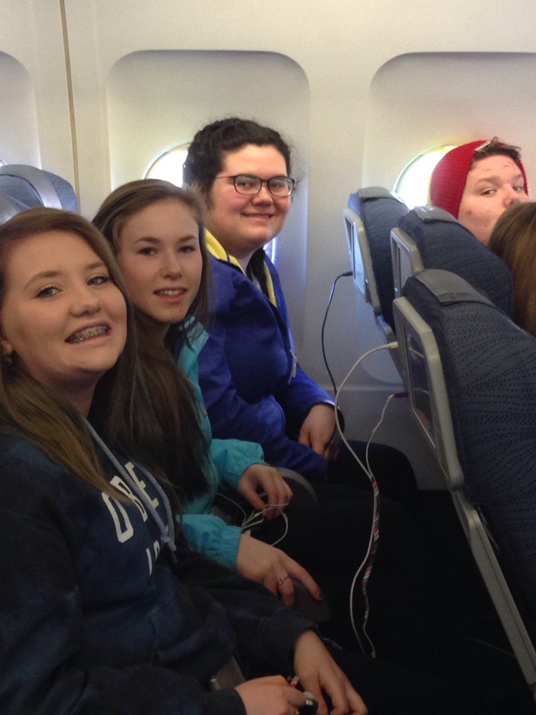 mserurier's tweet photo. L'école Boréale est en route pour la #Suisse #eurotrip https://t.co/W6b6ShO1lz
